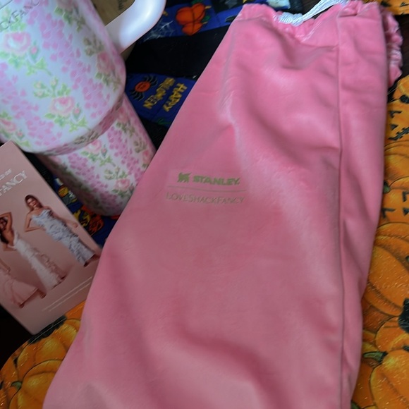 NEW LIMITED EDITION LOVE SHACK FANCY STANLEY TUMBLER 40oz - Picture 4 of 10